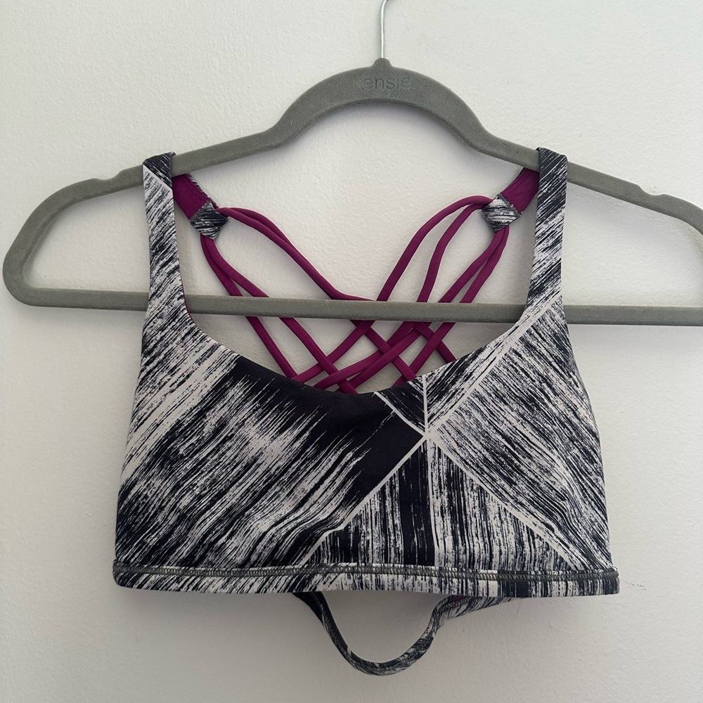 Women’s Lululemon Sports Bra - free to be wild bra
